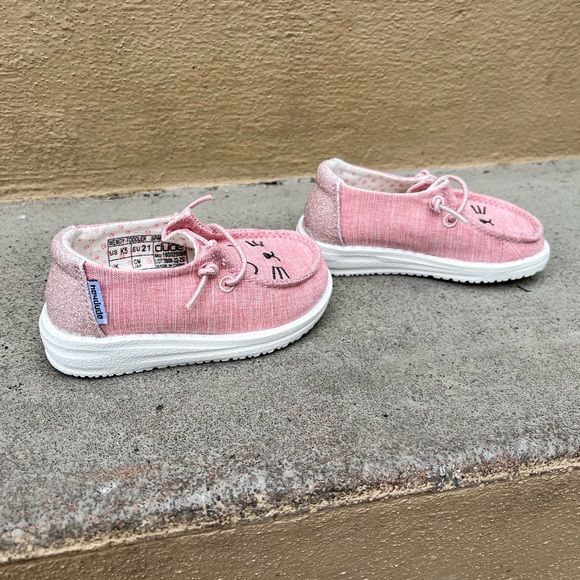 Hey Dude Shoes Girl Pink Kitty Sparkle Hey Dudes Poshmark